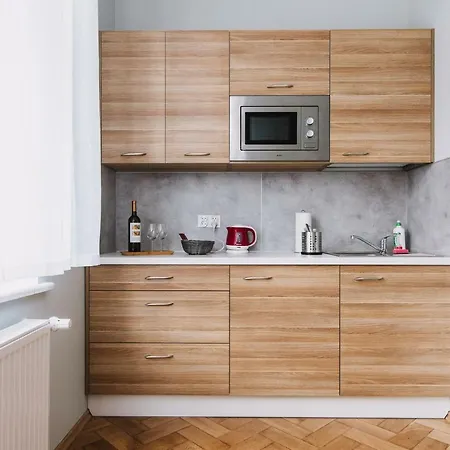 Host Apartment *
